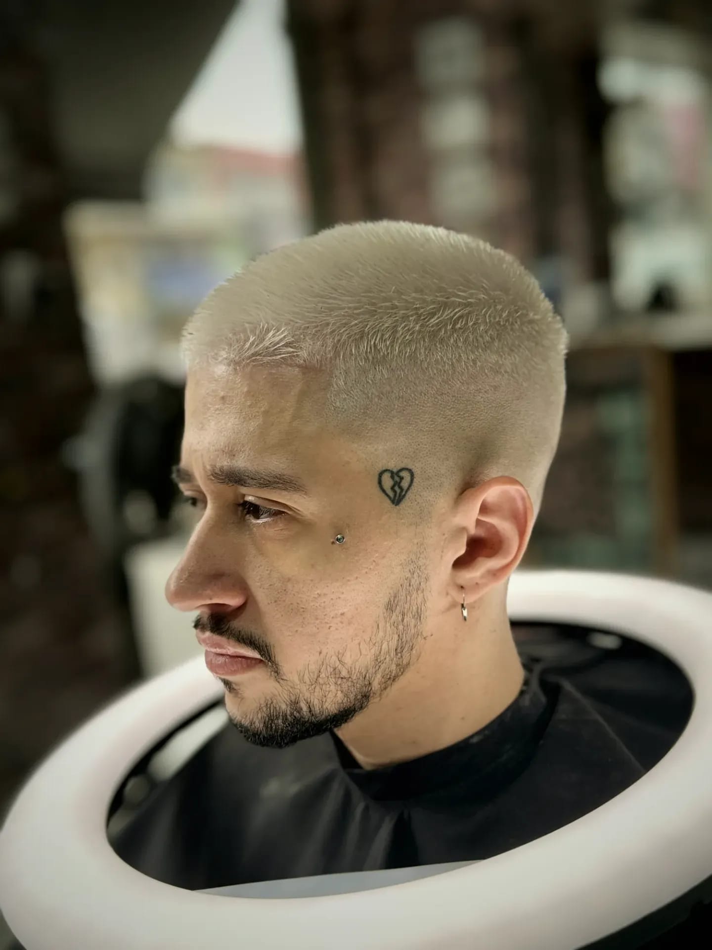 Platinado visto de perfil